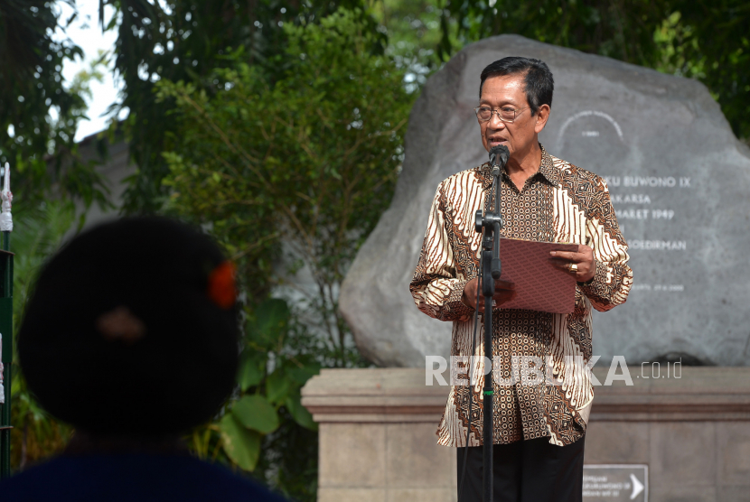 Sri Sultan HB X Terima Bintang Tanda Jasa dari Kaisar Jepang. Gubernur DIY, Sri Sultan Hamengku Buwono X.