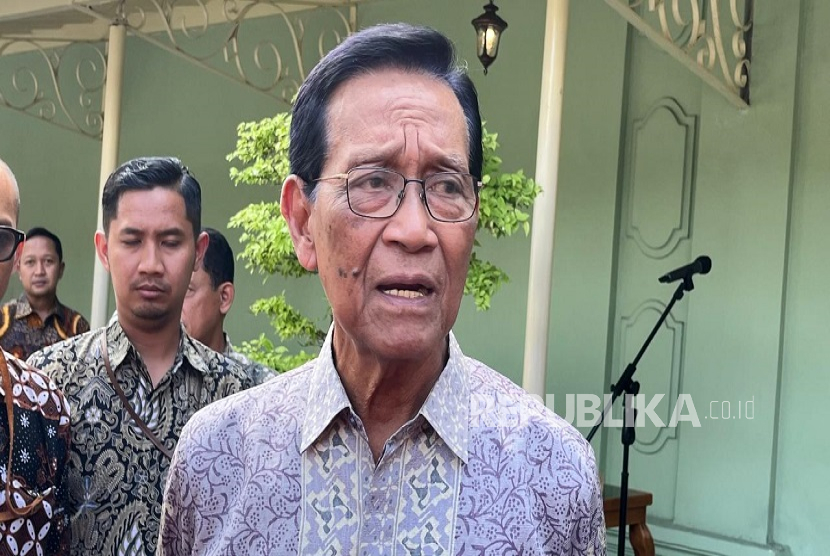 Gubernur DIY, Sri Sultan HB X menanggapi persoalan pengosongan lahan Pantai Sanglen Gunungkidul.