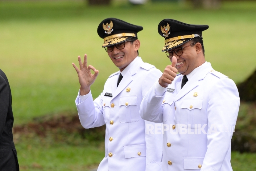 Newly inaugurated Jakarta governor and deputy governor, Anies Baswedan and Sandiaga Uno