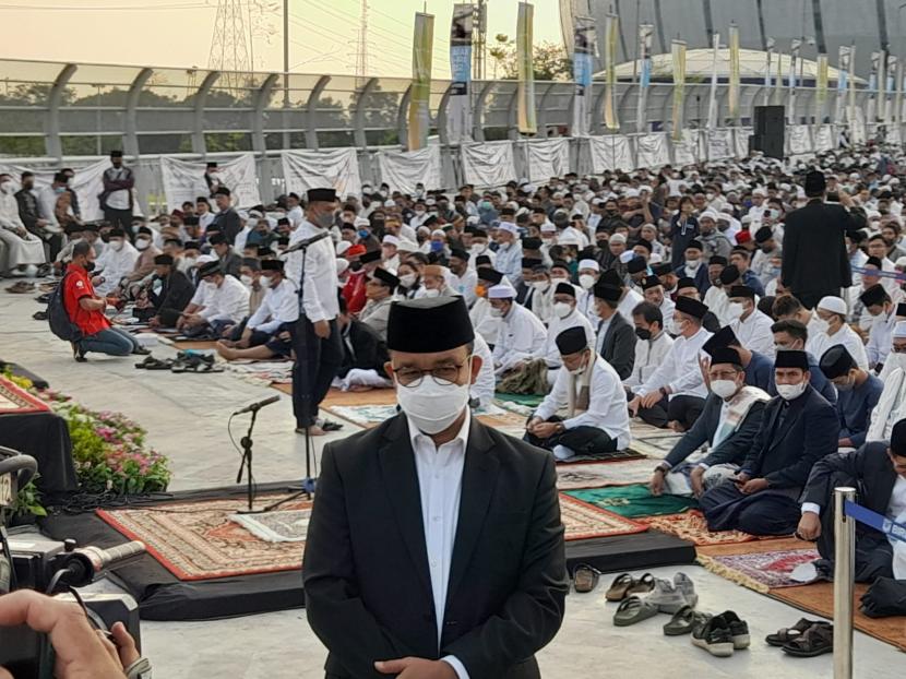 Gubernur DKI Jakarta, Anies Baswedan di Jakarta Internasional Stadium (JIS) saat sholat Idul Fitri 1443 H, Senin (2/5/2022).