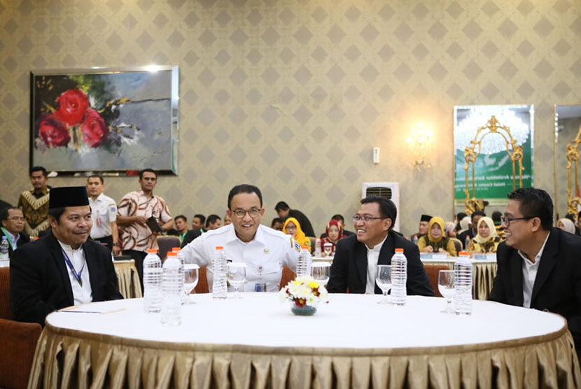 Gubernur DKI Jakarta, Anies Baswedan hadir dalam acara CEO LAZ Forum yang diselenggarakan Forum Zakat (FOZ) di Jakarta, Rabu (23/0).