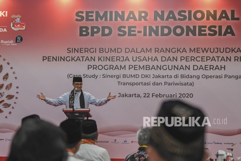 Gubernur DKI Jakarta Anies Baswedan memberikan paparannya pada acara Seminar Nasional BPD Se-Indonesia di Jakarta, Sabtu (22/2/2020). 