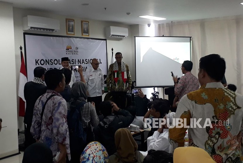 Gubernur DKI Jakarta, Anies Baswedan membuka kegiatan konsolidasi nasional Komite Nasional untuk Rakyat Palestina (KNRP) di Jakarta, Jumat (30/3).
