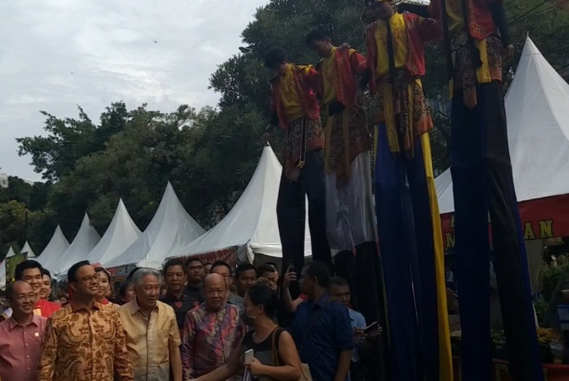 Gubernur DKI Jakarta Anies Baswedan menghadiri Festival Pecinan 2019 sebagai acara perayaan Cap Go Meh di kawasan Glodok, Jakarta Barat, Selasa (19/2).