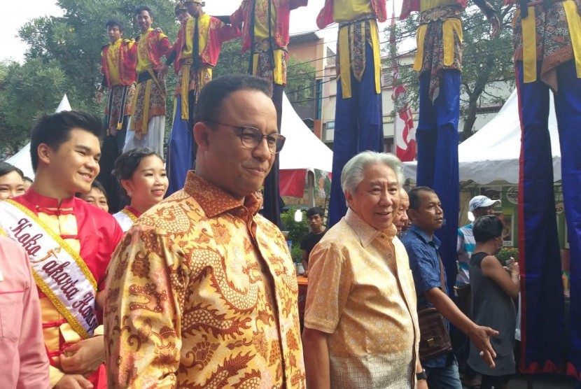 Gubernur DKI Jakarta Anies Baswedan menghadiri Festival Pecinan 2019 sebagai acara perayaan Cap Go Meh di kawasan Glodok, Jakarta Barat, Selasa (19/2).