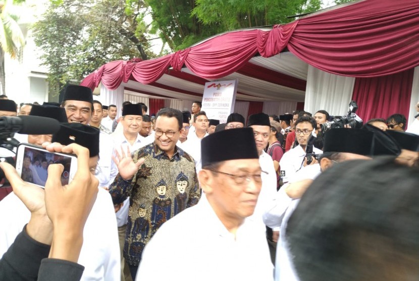 Gubernur DKI Jakarta Anies Baswedan menghadiri peringatan HUT Partai Gerindra ke-12, di Kantor DPP Partai Gerindra, Ragunan, Jakarta, Kamis (6/2). 