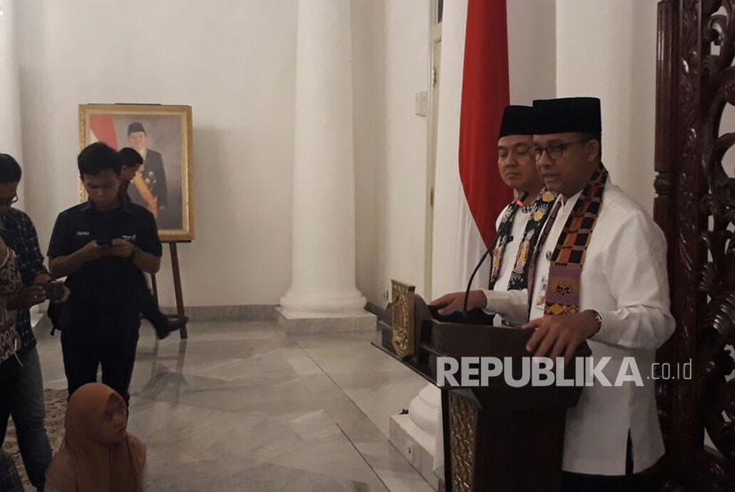 Gubernur DKI Jakarta Anies Baswedan mengumumkan ratusan mobil mewah di ibu kota yang menunggak pajak tahun 2017, Jumat (12/1).