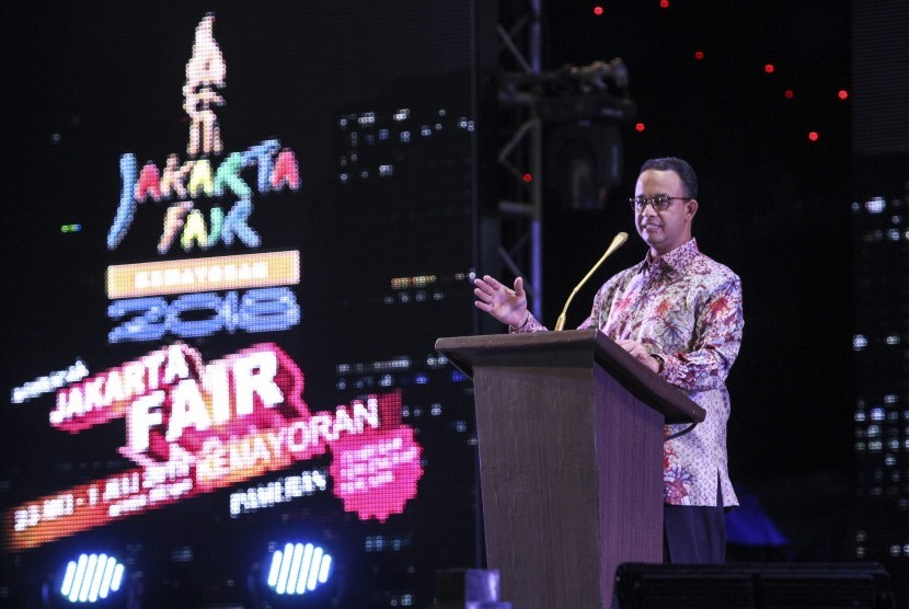 Gubernur DKI Jakarta Anies Baswedan menyampaikan kata sambutan pada pembukaan Jakarta Fair 2018 di JIExpo, Kemayoran, Jakarta, Rabu (23/5). Jakarta Fair ke-51 tahun ini diikuti oleh 2.700 perusahaan dalam 1.500 stan yang memamerkan berbagai produk unggulan dengan diskon. Pameran berlangsung selama 40 hari hingga 1 Juli 2018.