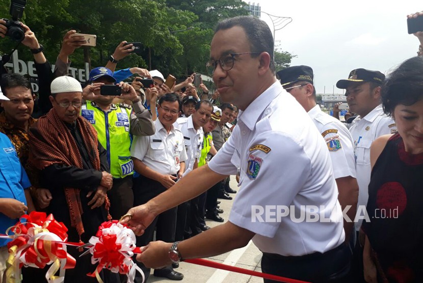 Gubernur DKI Jakarta Anies Baswedan meresmikan penggunaan underpass atau jalur lintas bawah Kartini-Lebak Bulus, Rabu (28/2).