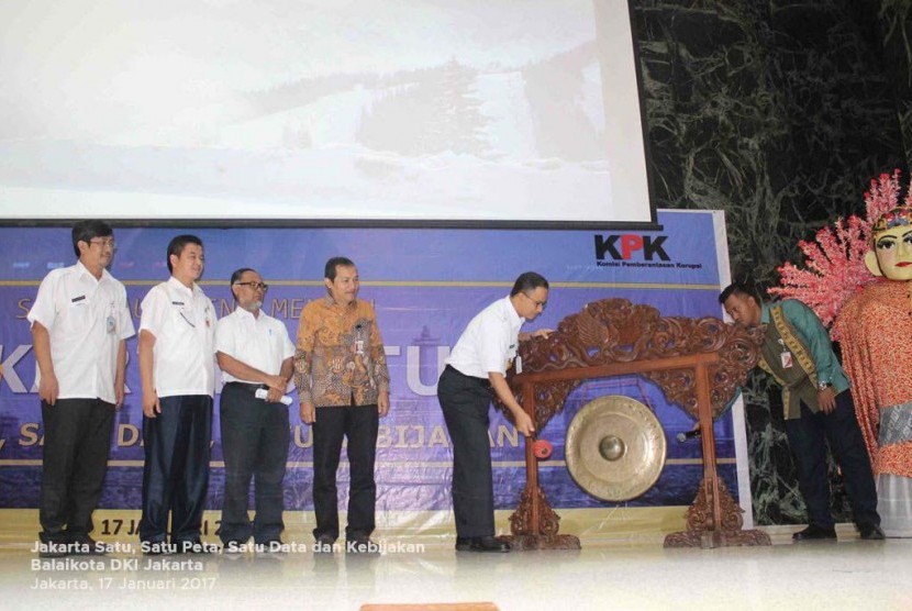 Gubernur DKI Jakarta Anies Baswedan saat melakukan kerja sama penegakan hukum sektor pajak dengan KPK.
