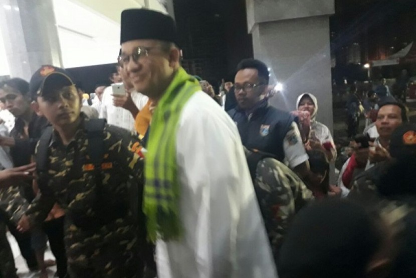 Gubernur DKI Jakarta Anies Baswedan tiba di Masjid Raya Hasyim Asy'ari, Rabu (31/1)
