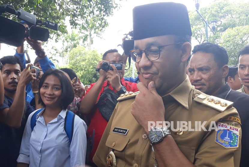 Gubernur DKI Jakarta Anies Baswedan  turut melayat ke rumah duka atas meninggalnya adik Presiden RI kedua Soeharto, Probo Sutedjo, Senin (26/3) pukul 12.00 WIB.
