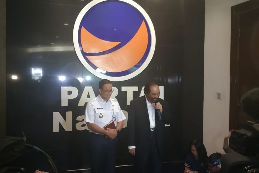 Gubernur DKI Jakarta Anies Rasyid Baswedan menggelar konferensi pers usai mengadakan makan siang bersama Ketua Umum Partai Nasonal Demokrat (Nasdem) Surya Paloh di DPP Nasdem, Rabu (24/7).