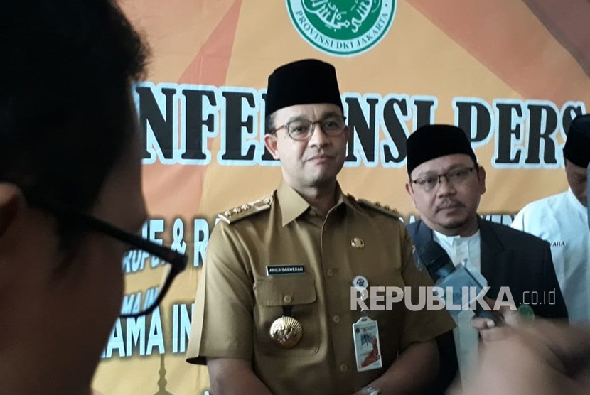 Gubernur DKI Jakarta Anies Rasyid Baswedan saat menghadiri Ta'aruf Pengurus Baru MUI DKI Jakarta di Hotel Sunlake, Jakarta Utara, Senin (26/11). 
