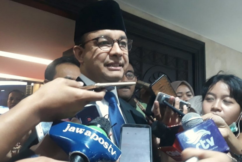 Gubernur DKI Jakarta Anies Rasyid Baswedan seusai rapat paripurna di gedung DPRD DKI, Jakarta Pusat, Senin (24/6).