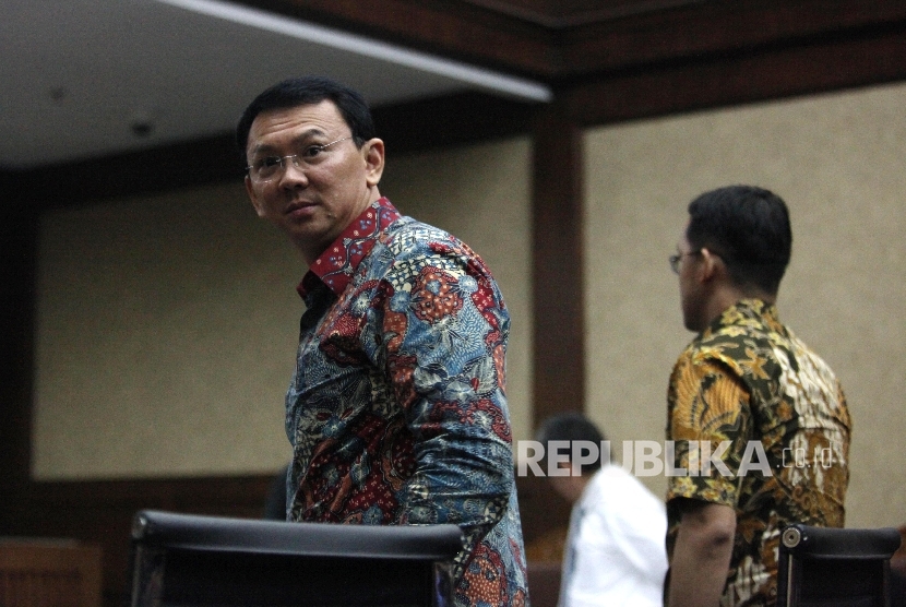 Gubernur DKI Jakarta Basuki Tjahaja Purnama (Ahok) bersama stafnya Sunny Tanuwidjaja menjalani sidang sebagai saksi kasus suap Raperda Reklamasi atas terdakwa mantan anggota DPRD DKI Mohamad Sanusi di Pengadilan Tipikor, Jakarta, Senin (5/9).