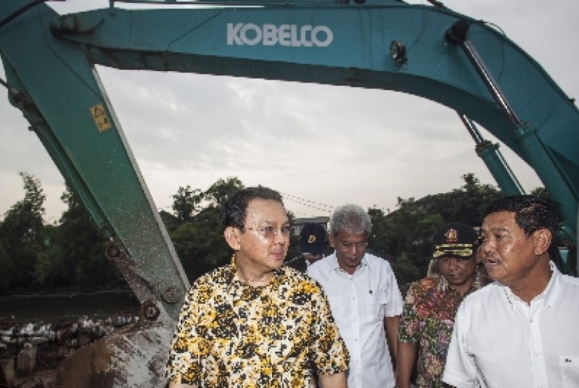 Gubernur DKI Jakarta Basuki Tjahaja Purnama atau Ahok (kiri).