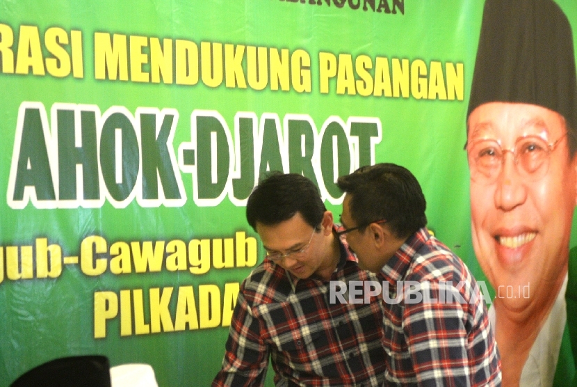 Gubernur DKI Jakarta Basuki Tjahaja Purnama atau Ahok (kiri) bersama Wakil Djarot Saiful Hidayat mendatangi Gedung DPP PPP Djan Faridz di Jakarta, Senin (17/10). 