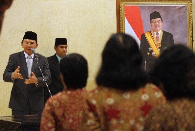 Gubernur DKI Jakarta Basuki Tjahaja Purnama (kiri).