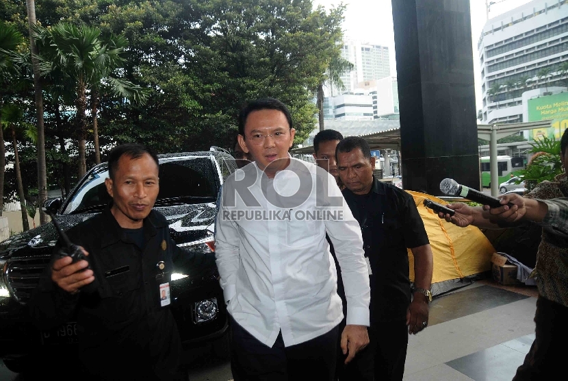  Gubernur DKI Jakarta Basuki Tjahaja Purnama tiba di Gedung KPK, Jakarta, Jumat (27/2). (Republika/Agung Supriyanto)