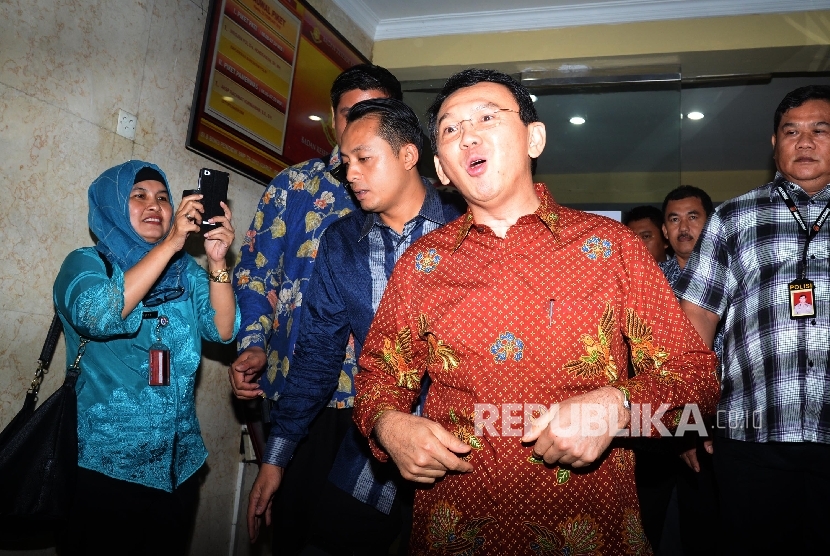 Gubernur DKI Jakarta Basuki Tjahaja Purnama usai menjalani pemeriksaan di Bareskrim Mabes Polri, Jakarta, Kamis (25/2).
