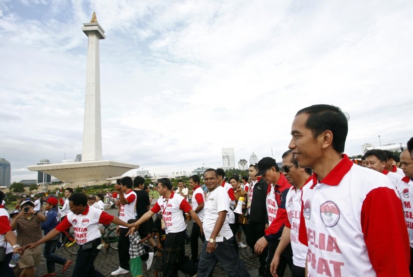 Gubernur DKI Jakarta Joko Widodo (kanan) 