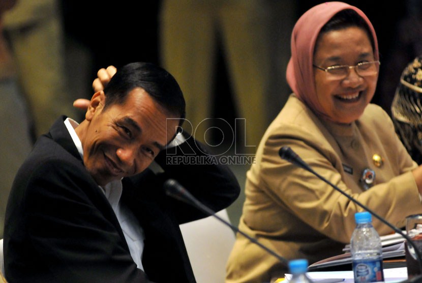  Gubernur DKI Jakarta Joko Widodo (kiri)