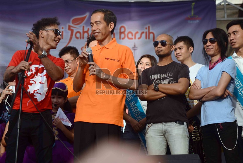  Gubernur DKI jakarta, Joko Widodo (tengah) bersama personil grup Slank mencanangkan 