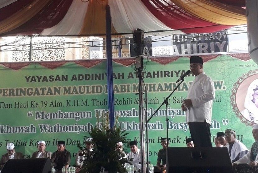 Gubernur DKI Jakarta menghadiri peringatan Maulid Nabi Muhammad SAW di Masjid At-Taqwa, Tebet, Jaksel, Ahad (19/11)