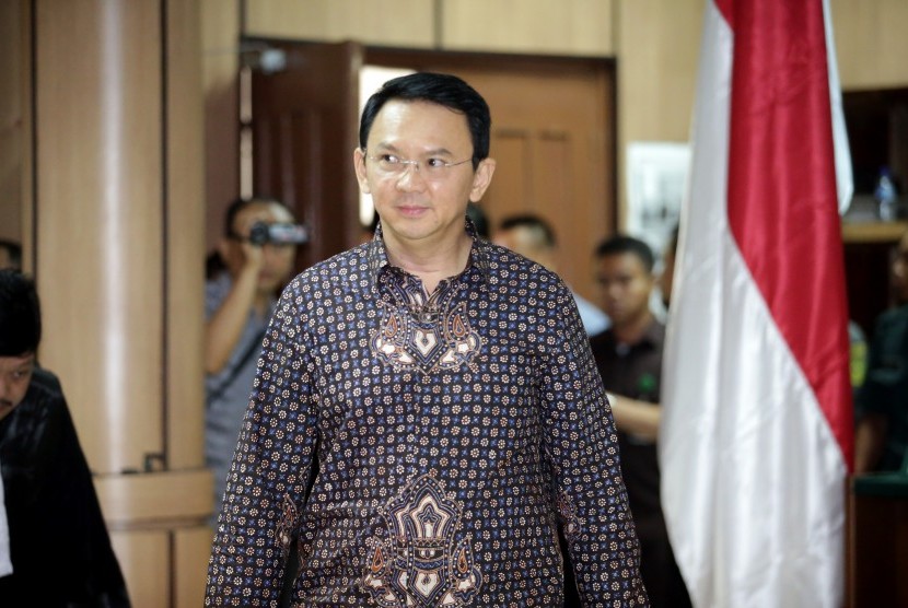 Gubernur DKI Jakarta nonaktif Basuki Tjahaja Purnama alias Ahok bersiap menjalani sidang lanjutan kasus dugaan penistaan agama di PN Jakarta Utara, Jakarta, Selasa (27/12). 