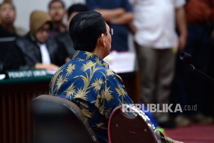 The defendant of alleged religious blasphemy case, Basuki Tjahaja Purnama (Ahok), attended the 17th session of the trial at the Auditorium of Agriculture Ministry, South Jakarta, on Tuesday (April 4)