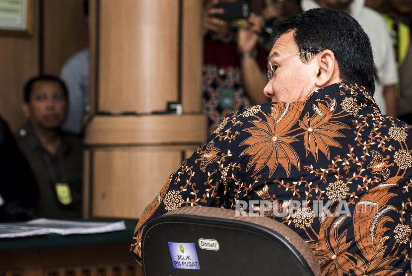 Gubernur DKI Jakarta nonaktif Basuki Tjahaja Purnama menjalani sidang lanjutan kasus dugaan penistaan agama di PN Jakarta Utara, Jakarta, Selasa (20/12)