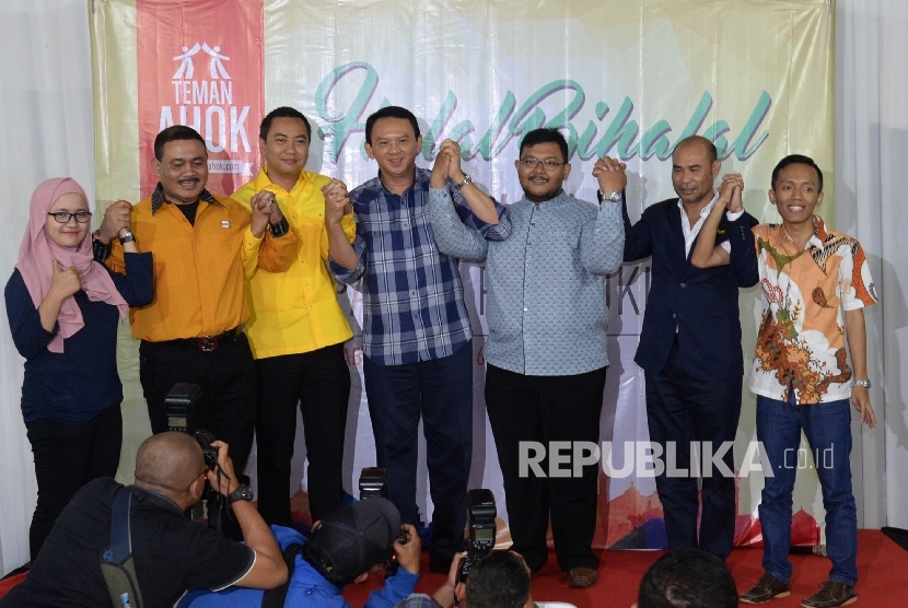 Calon Gubernur DKI Jakarta Basuki Tjahaja Purnama bersama politikus dari partai pendukung dan Teman Ahok 