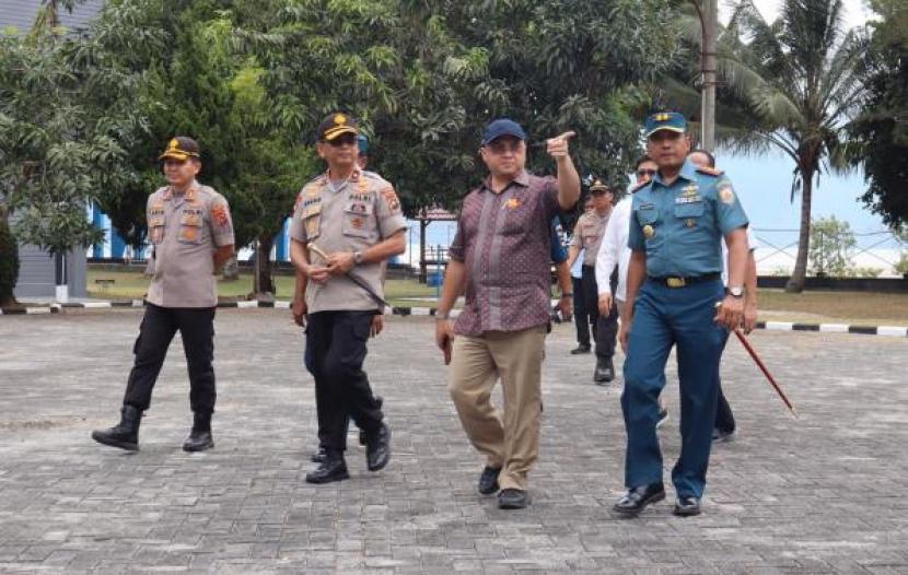 Gubernur Erzaldi Rosman sampaikan apresiasi kepada Komandan Pangkalan TNI Angkatan Laut (Danlanal) Kep. Bangka Belitung (Babel) atas gerakan pencegahan penyebaran Virus Corona (Covid-19) yang dilakukan sesuai dengan SOP. 