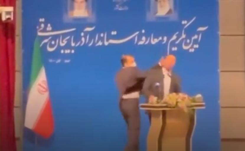 Gubernur Iran Abedin Khorram dilaporkan ditampar saat pidato. 