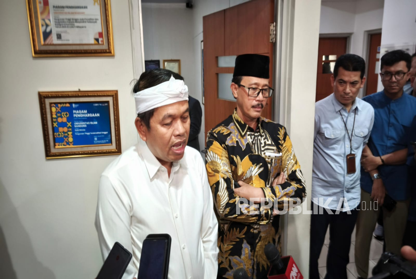Gubernur Jabar Dedi Mulyadi mendatangi kampus Universitas Islam Bandung (Unisba).
