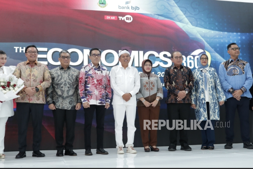 Gubernur Jabar Dedi Mulyadi menghadiri Roundtable Discussions, sebuah forum dialog strategis lintas pemimpin publik dan swasta yang digelar di Gedung Sate, Kota Bandung, Rabu (19/11/2025).