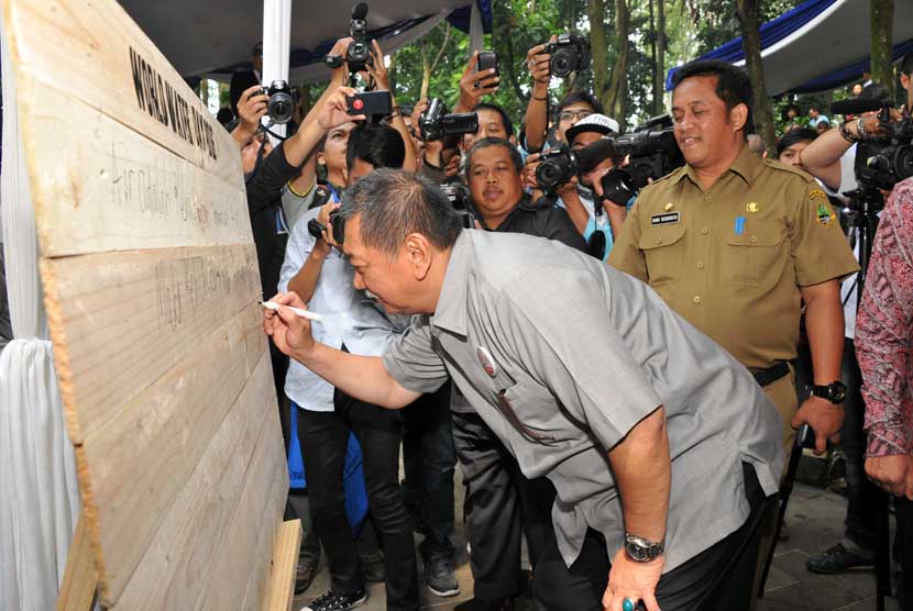 Wakil Gubernur Jabar H. Deddy Mizwar hadiri Peringatan Hari Air Sedunia Tingkat Prov Jabar di Taman Hutan Raya Ir. H. Djuanda Dago Pakar Bandung Selasa (22/3). 