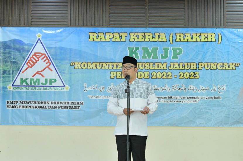 Gubernur Jabar Ridwan Kamil mengimbau masyarakat yang bergejala ringan agar tidak datang ke rumah sakit.
