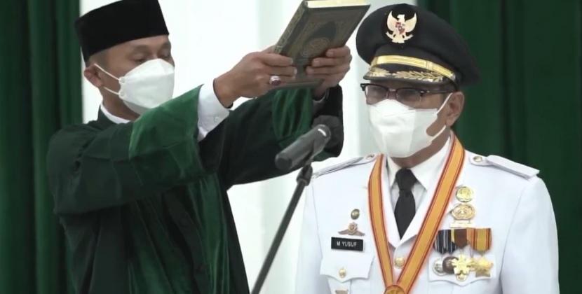 Gubernur Jabar Ridwan Kamil melantik Muhammad Yusuf sebagai Wali Kota Tasikmalaya, di Gedung Sate, Kota Bandung, Jumat (10/9). 