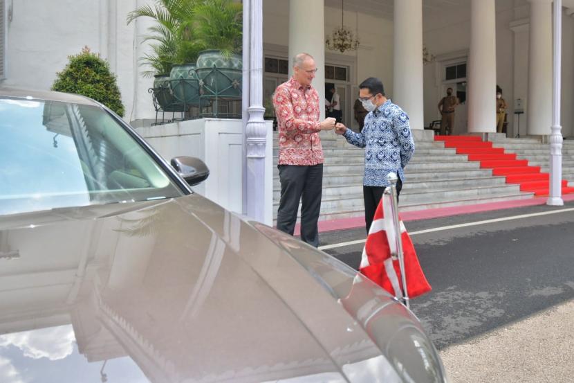 Gubernur Jabar Ridwan Kamil menggelar pertemuan dengan Duta Besar Denmark untuk Indonesia Lars Bo Larsen, di Gedung Pakuan Bandung, Senin (11/4/2022).