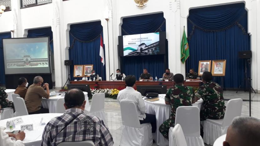 Gubernur Jabar Ridwan Kamil menggelar rapat Evaluasi dengan Satgas Citarum