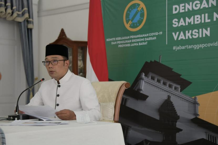Gubernur Jawa Barat (Jabar) M Ridwan Kamil atau Kang Emil mengatakan pada pekan ini Kabupaten Garut dan Kabupaten Majalengka masuk dalam status daerah zona merah Covid-19. Total ada enam wilayah di Jabar yang masuk zona merah.