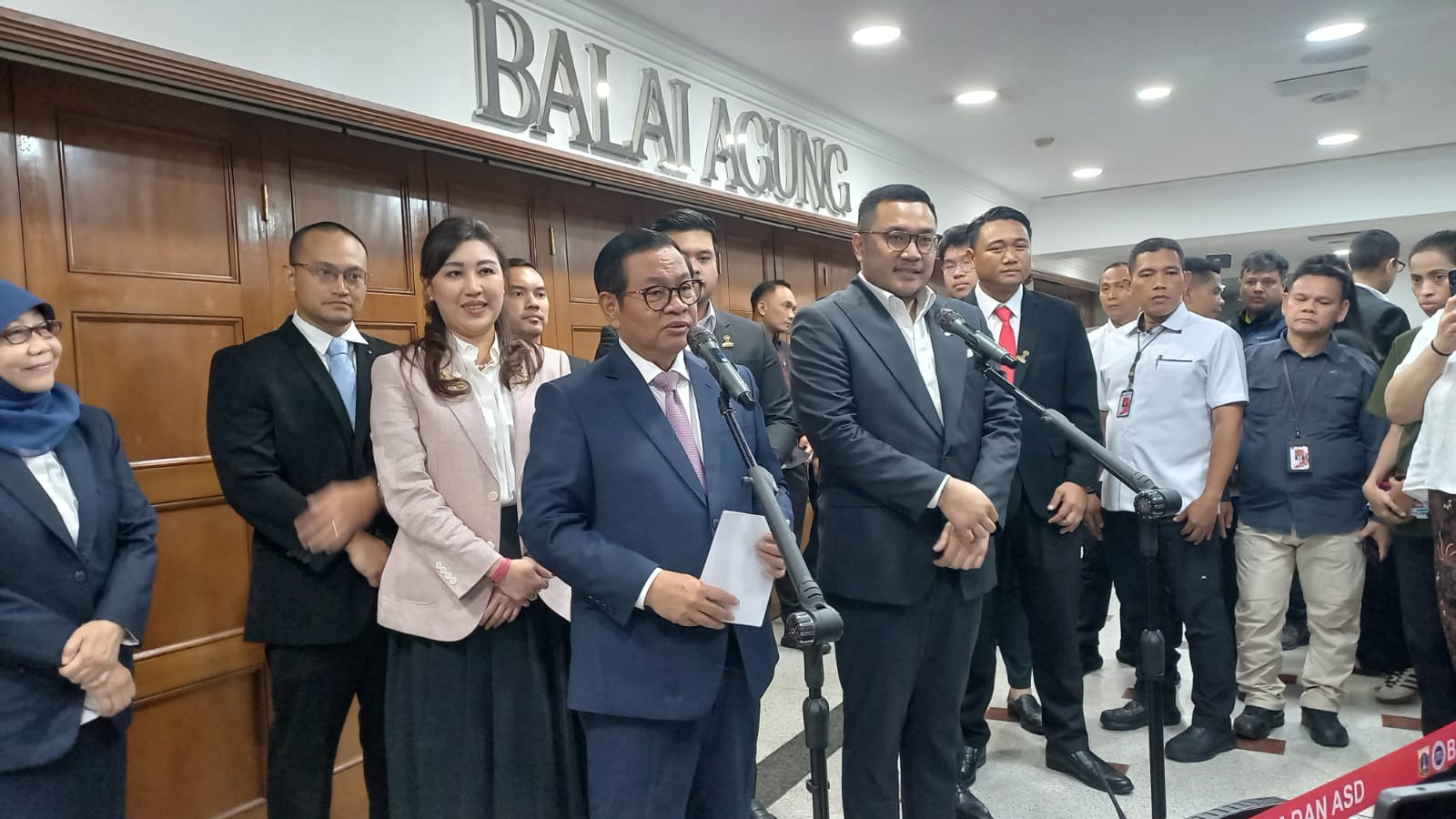 Gubernur Jakarta Pramono Anung memberikan keterangan di Balai Kota Jakarta, Rabu (12/11/2025). 