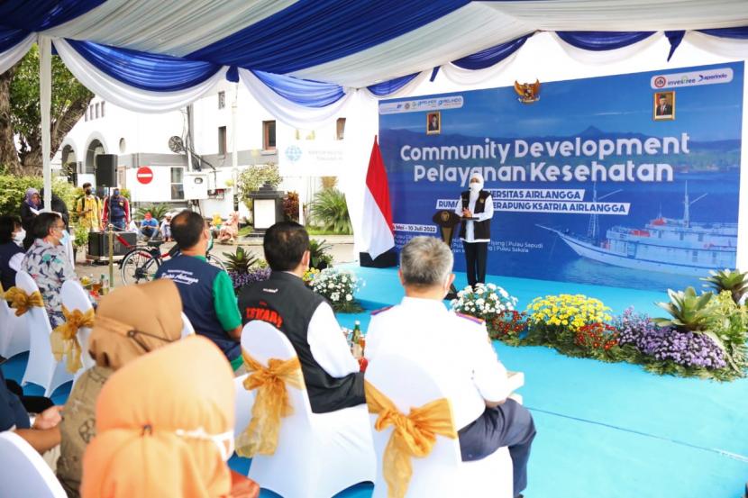 Gubernur Jatim Khofifah Indar Parawansa saat melepas pelayaran RST Airlangga.