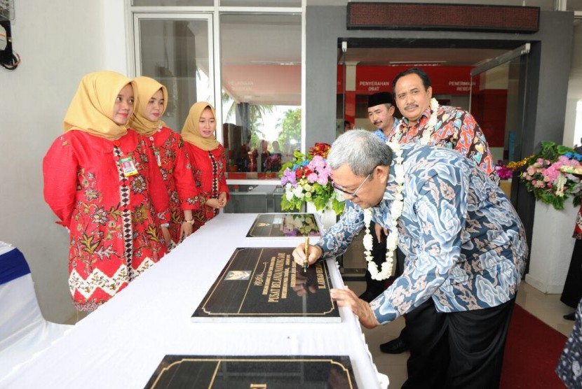 Gubernur Jawa Barat Ahmad Heryawan (Aher) meresmikan Rumah Sakit Umum Daerah (RSUD) Pangandaran di Desa Pananjung Kabupaten Pangandaran, Rabu (17/1).