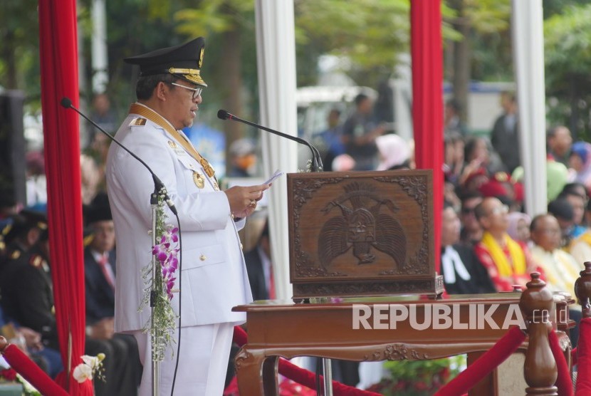 Gubernur Jawa Barat Ahmad Heryawan menyampaikan pidato pada upacara peringatan Hari Ulang Tahun ke-72 Republik Indonesia tingkat Provinsi Jabar, di Lapangan Gasibu, Kota Bandung, Kamis (17/8).
