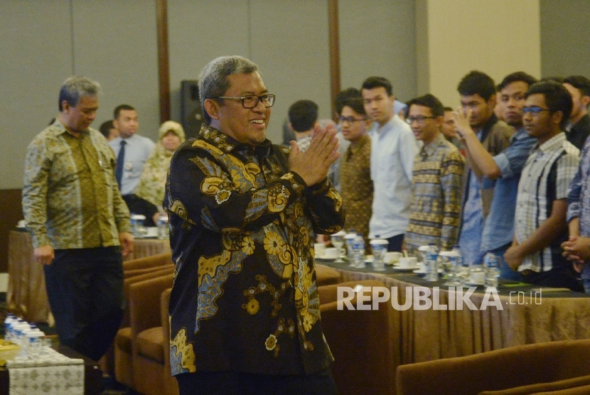 Gubernur Jawa Barat Ahmad Heryawan tiba di acara Tasyakuran atas disahkannya Departemen Ilmu Ekonomi Syariah, Fakultas Ekonomi dan Manajemen IPB di Bogor, Jawa Barat, Selasa (16/5). 