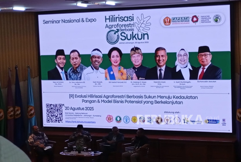 Gubernur Jawa Barat Dedi Mulyadi, Ketua Komisi IV DPR RI Titiek Soeharto hingga Wakil Menteri Koperasi Ferry Juliantono menjadi pembicara pada acara hilirisasi agroforestri berbasis sukun di Gedung Rektorat Unpad,  Rabu (20/8/2025). Sukun bisa menjadi salah satu alternatif pengganti beras yang memiliki serat tinggi.