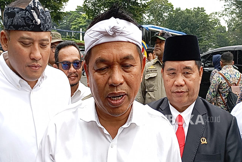  Gubernur Jawa Barat Dedi Mulyadi mengungkapkan alasan kunjungan wisatawan mancanegara yang datang melalui BIJB Kertajati menurun karena tidak ada penerbangan. 